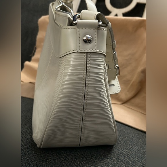 SOLD This is a gorgeous, authentic Louis Vuitton. Feel free to send offers. - Picture 6 of 16